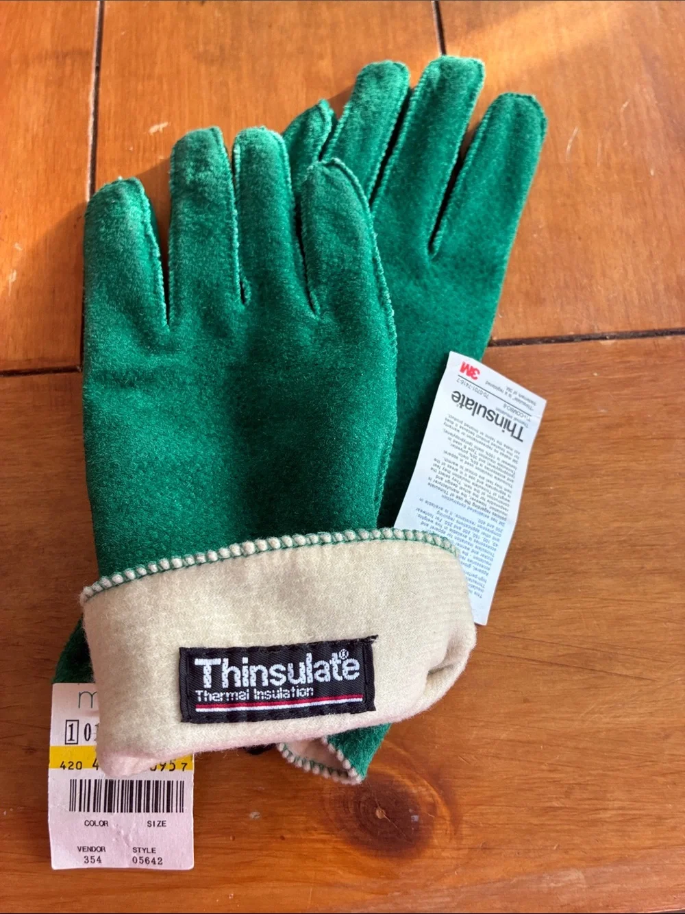 Gorgeous Green Suede Gloves NWT Size M